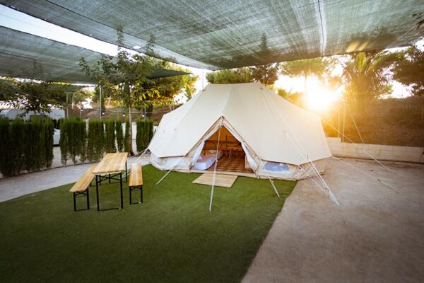 Terraza tienda Kampaoh en el Camping Lo Monte