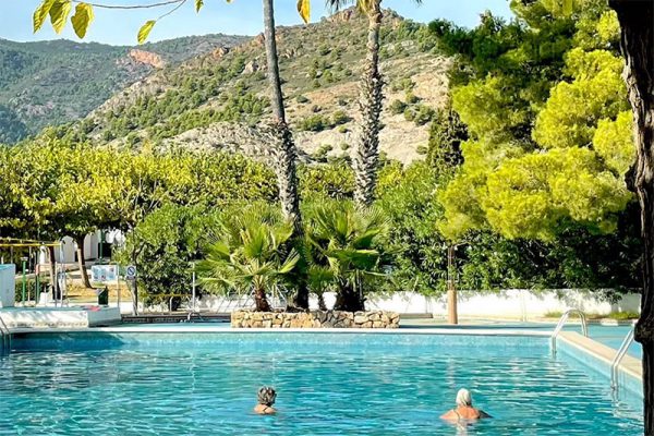 1-Camping-_-Piscina-y-Baño
